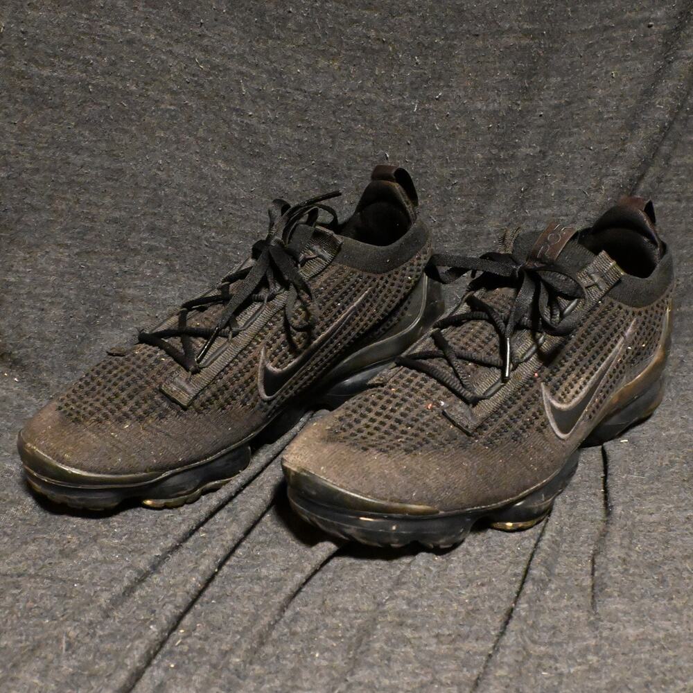 Nike Air Men's 9.5 VaporMax Flyknit 2021 Sneakers Triple Black Anthracite Shoes